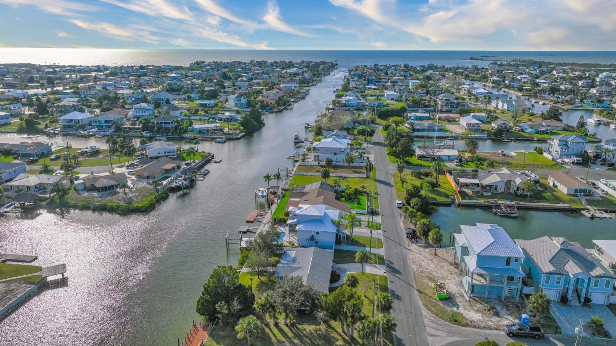 5 Bed3Bath Waterfront Pool Home With Full Gym, Office, And Heated Pool! Hernando Beach Экстерьер фото
